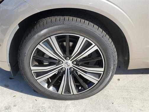 2023 Volvo XC60 B5 Plus Bright Theme