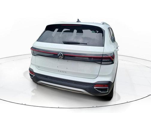 Pure White 2026 Volkswagen Taos 1.5T SE