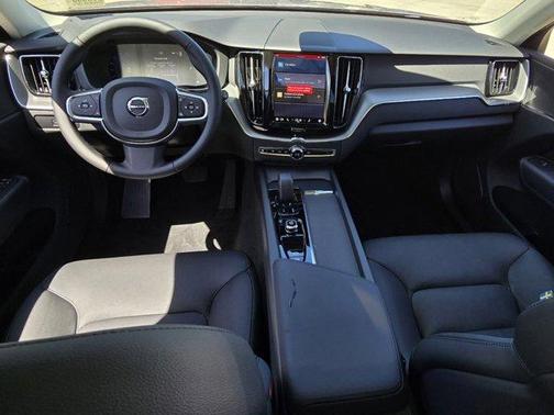 2025 Volvo XC60 B5 Core