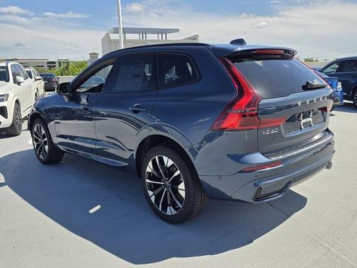 2026 Volvo XC60 PLUS