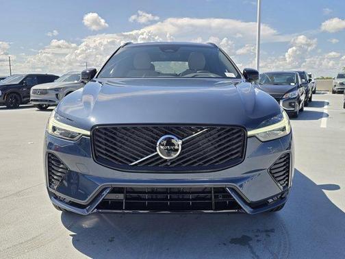 2026 Volvo XC60 PLUS