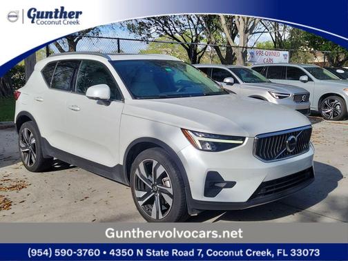 2023 Volvo XC40 B5 Plus Bright Theme