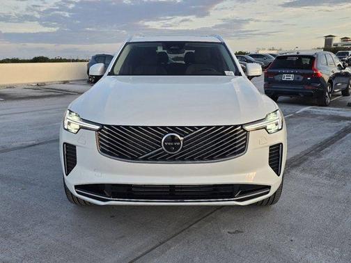 2025 Volvo XC90 Plug-In Hybrid T8 Plus 7-Seater
