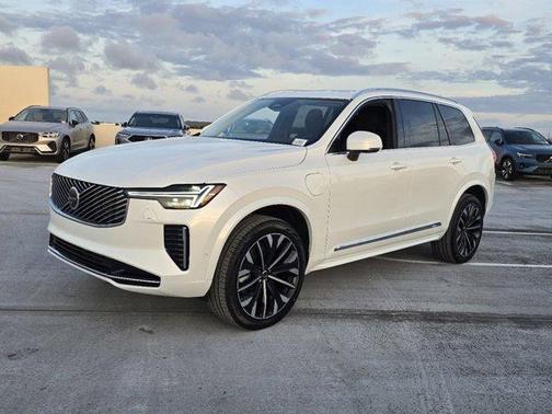 2025 Volvo XC90 Plug-In Hybrid T8 Plus 7-Seater