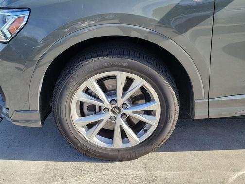 2024 Audi Q3 45 S line Premium