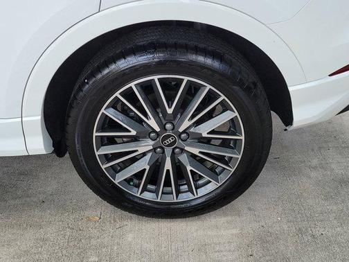 Ibis White 2023 Audi Q3 40 Premium