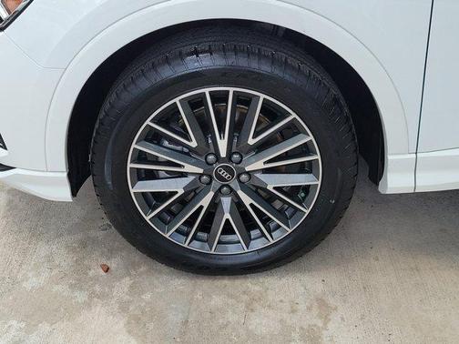Ibis White 2023 Audi Q3 40 Premium