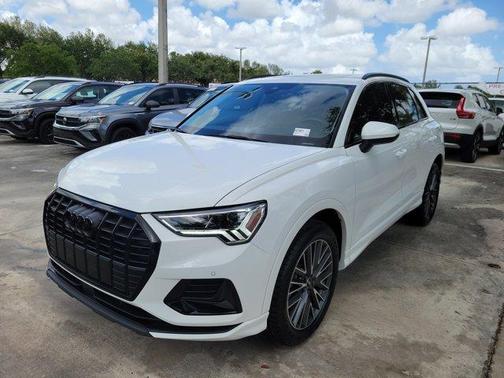 Ibis White 2023 Audi Q3 40 Premium
