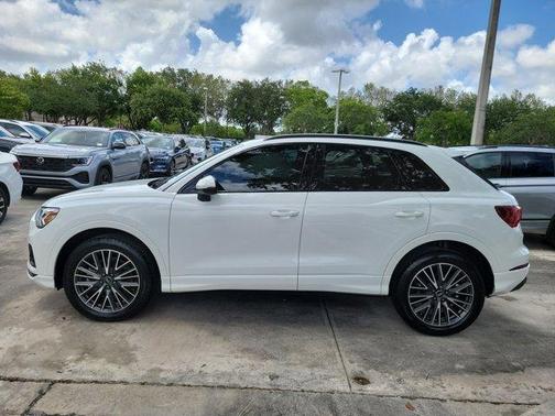 Ibis White 2023 Audi Q3 40 Premium