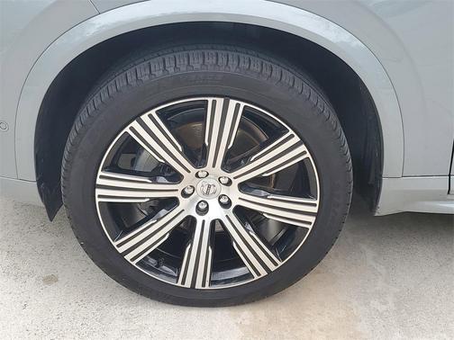 2024 Volvo XC90 B5 Plus Bright Theme