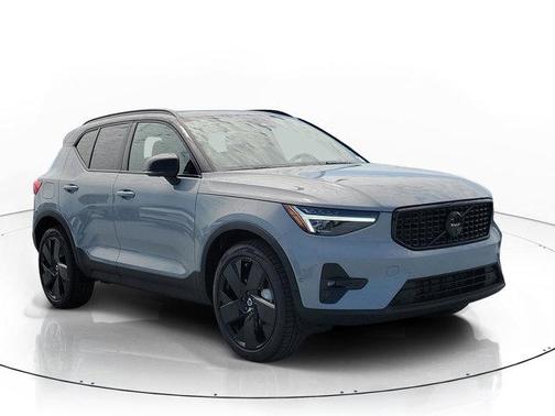 Metallic 2026 Volvo XC40 B5 Ultra Black Edition