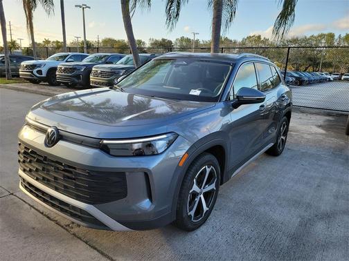 2025 Volkswagen Tiguan 2.0T SE