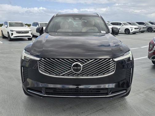 2025 Volvo XC90 B6 Core