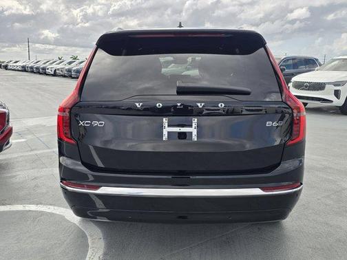 2025 Volvo XC90 B6 Core