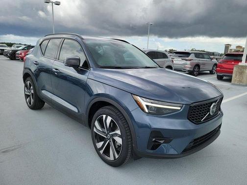 2026 Volvo XC40 B4 Plus