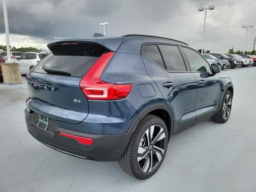 2026 Volvo XC40 B4 Plus