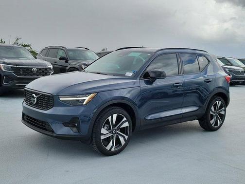 2026 Volvo XC40 B4 Plus