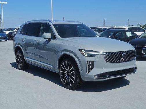 2025 Volvo XC90 B5 Plus 6-Seater