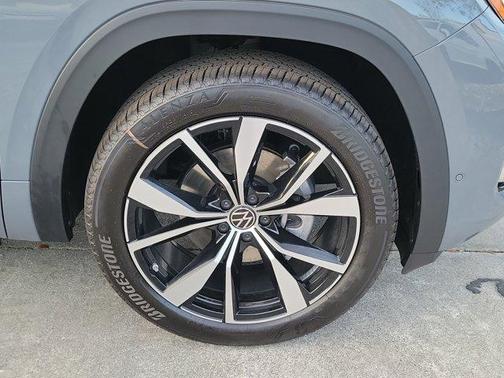Pure Gray 2026 Volkswagen Atlas 2.0T SEL Premium R-Line