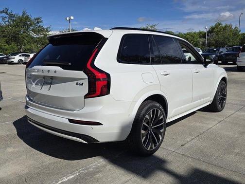 2026 Volvo XC90 PLUS