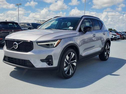 2026 Volvo XC40 B4 Plus