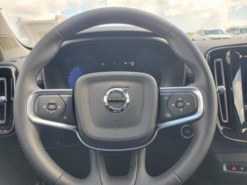 2026 Volvo XC40 B4 Plus