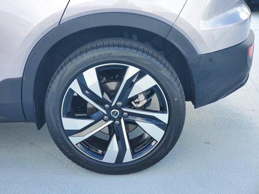 2026 Volvo XC40 B4 Plus