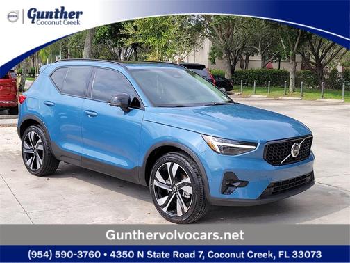 2024 Volvo XC40 B5 Plus Dark Theme