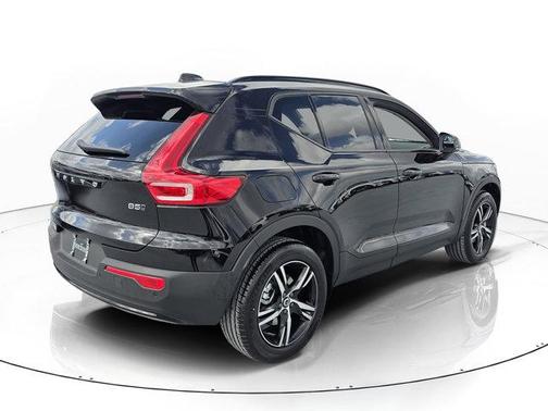 Onyx Black 2026 Volvo XC40 B5 Core