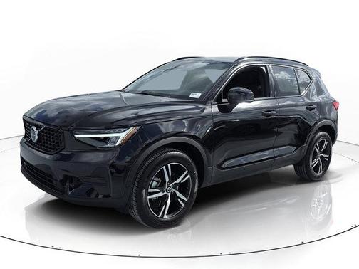 Onyx Black 2026 Volvo XC40 B5 Core