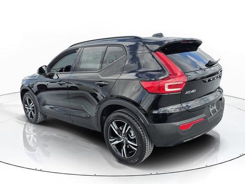 Onyx Black 2026 Volvo XC40 B5 Core