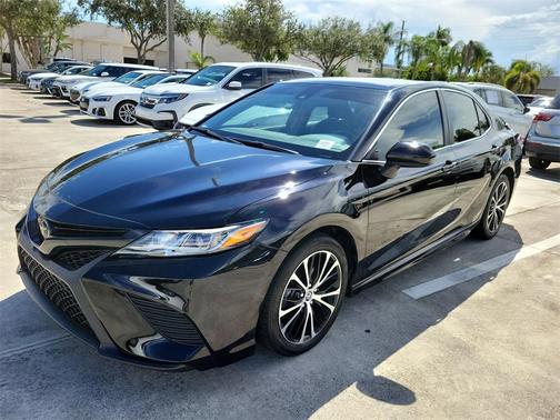 2020 Toyota Camry SE