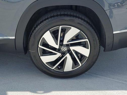 Pure Gray 2026 Volkswagen Atlas 2.0T SEL