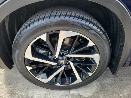 Cosmic Blue Metallic 2023 Mitsubishi Outlander SEL