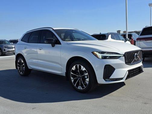 Crystal White Metallic 2026 Volvo XC60 B5 Plus