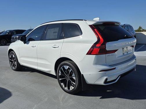 Crystal White Metallic 2026 Volvo XC60 B5 Plus