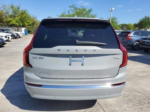2025 Volvo XC90 Plug-In Hybrid T8 Core 7-Seater