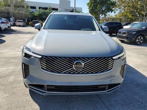 2025 Volvo XC90 Plug-In Hybrid T8 Core 7-Seater