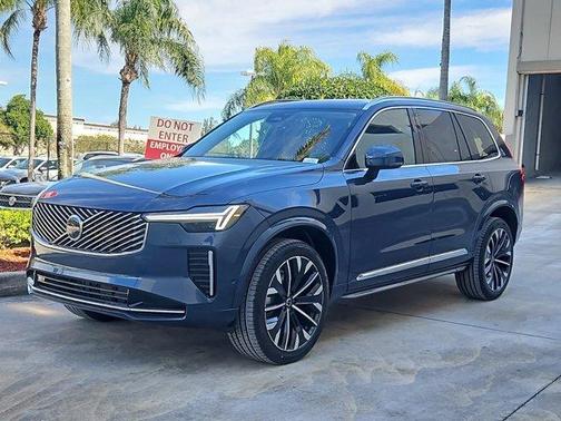2025 Volvo XC90 B5 Plus 7-Seater