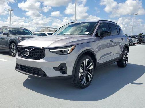 2026 Volvo XC40 B5 Plus