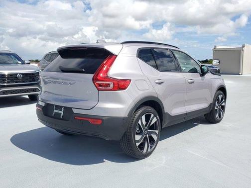 2026 Volvo XC40 B5 Plus