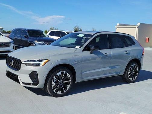 2026 Volvo XC60 PLUS