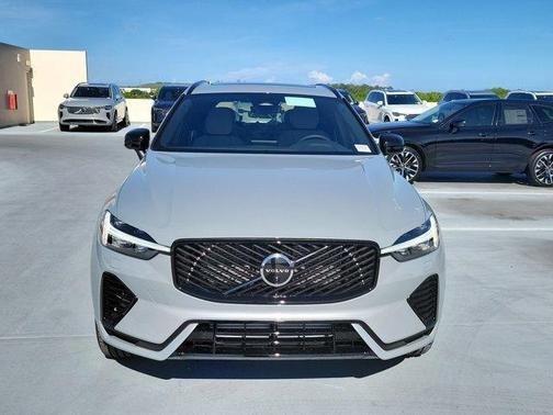 2026 Volvo XC60 PLUS