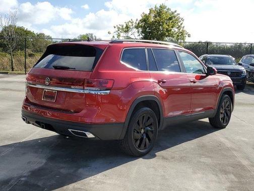 2025 Volkswagen Atlas 2.0T SE w/Technology