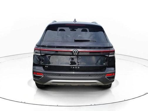 Deep Black Pearl Effect 2026 Volkswagen Taos 1.5T SE