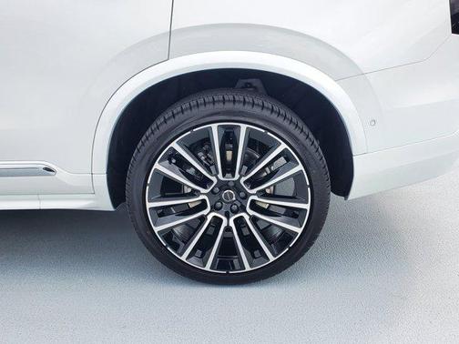 2026 Volvo XC90 B6 Plus 6-Seater