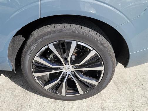 2024 Volvo XC60 B5 Plus Dark Theme