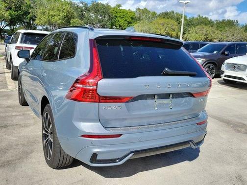 2024 Volvo XC60 B5 Plus Dark Theme