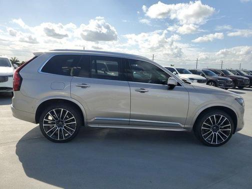 2025 Volvo XC90 B6 Ultra