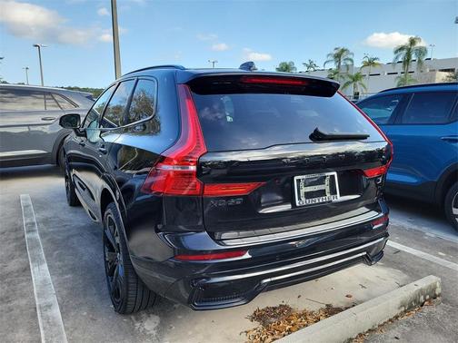 2024 Volvo XC60 Recharge Plug-In Hybrid T8 Ultimate Black Edition